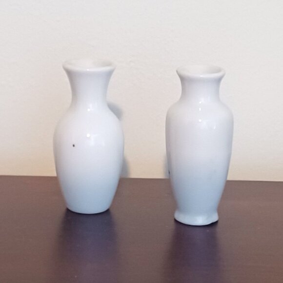 Two Vintage Miniature Bud Vases With Flower Design from Taiwan - Picture 4 of 6